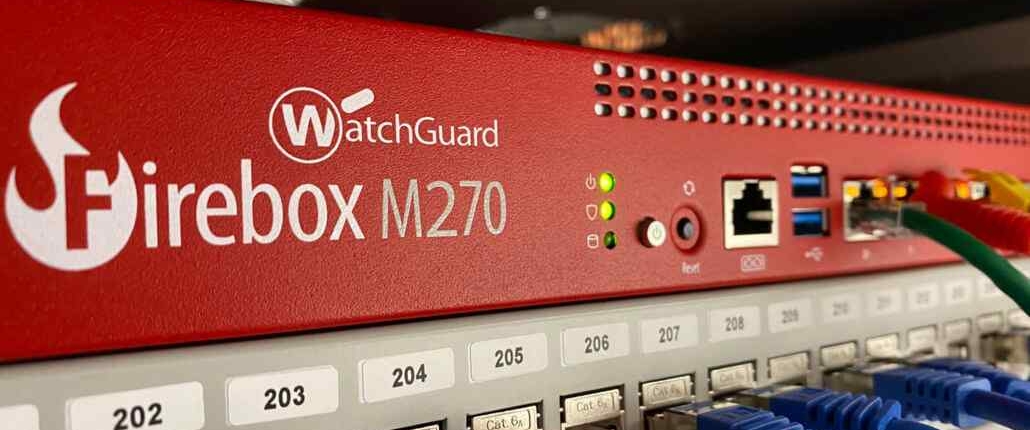 hbo-netzwerk WatchGuard Firebox M270 Firewall im Rack-Schrank